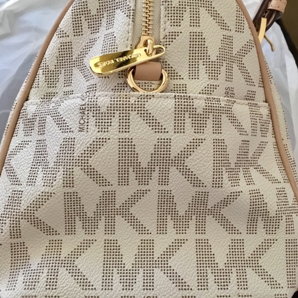 Michael Kors Grayson monogram signature satchel - Picture 6 of 6